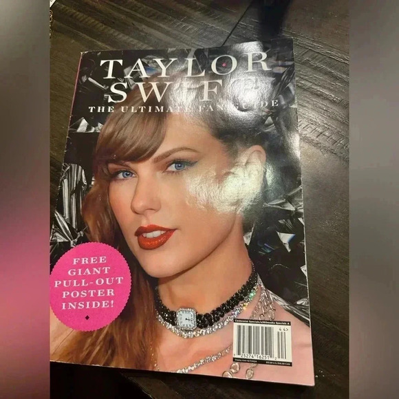 Taylor Swift the Ultimate Fan Guide - Picture 1 of 1